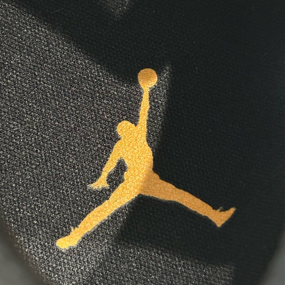 SIZE 8 NIKE AIR JORDAN 1 LOW “TAXI” SNEAKER YELLOW, BLACK & WHITE - Picture 9 of 11